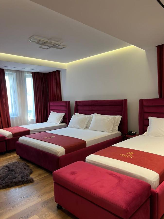 Mark Hotel Tirana Bërxull Exteriör bild